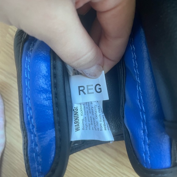 NEW Title Classic Boxing Gloves - Picture 3 of 4